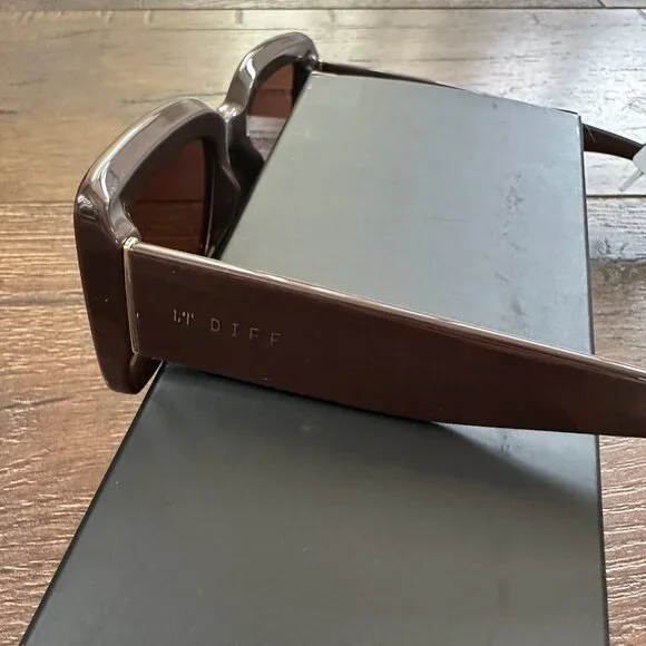DIFF Women's Brown Sunglasses